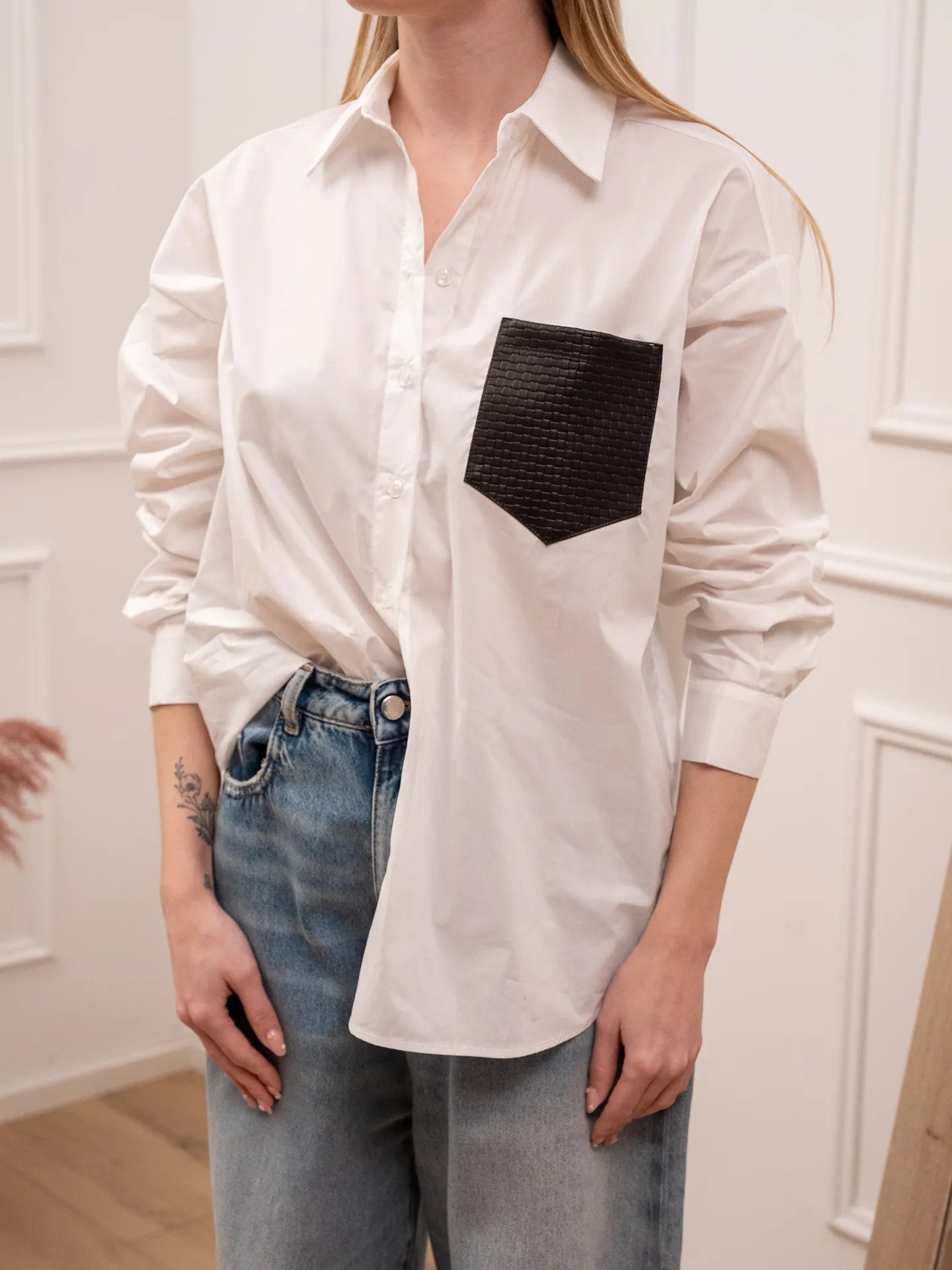 Camicia bianca tasca ecopelle moro - Tensione In