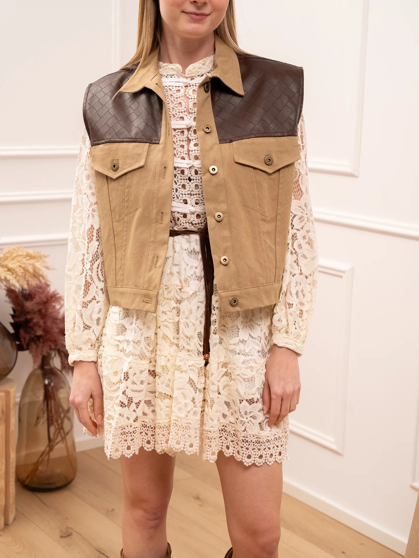 Gilet camel dettagli in ecopelle intrecciata moro - Tensione In