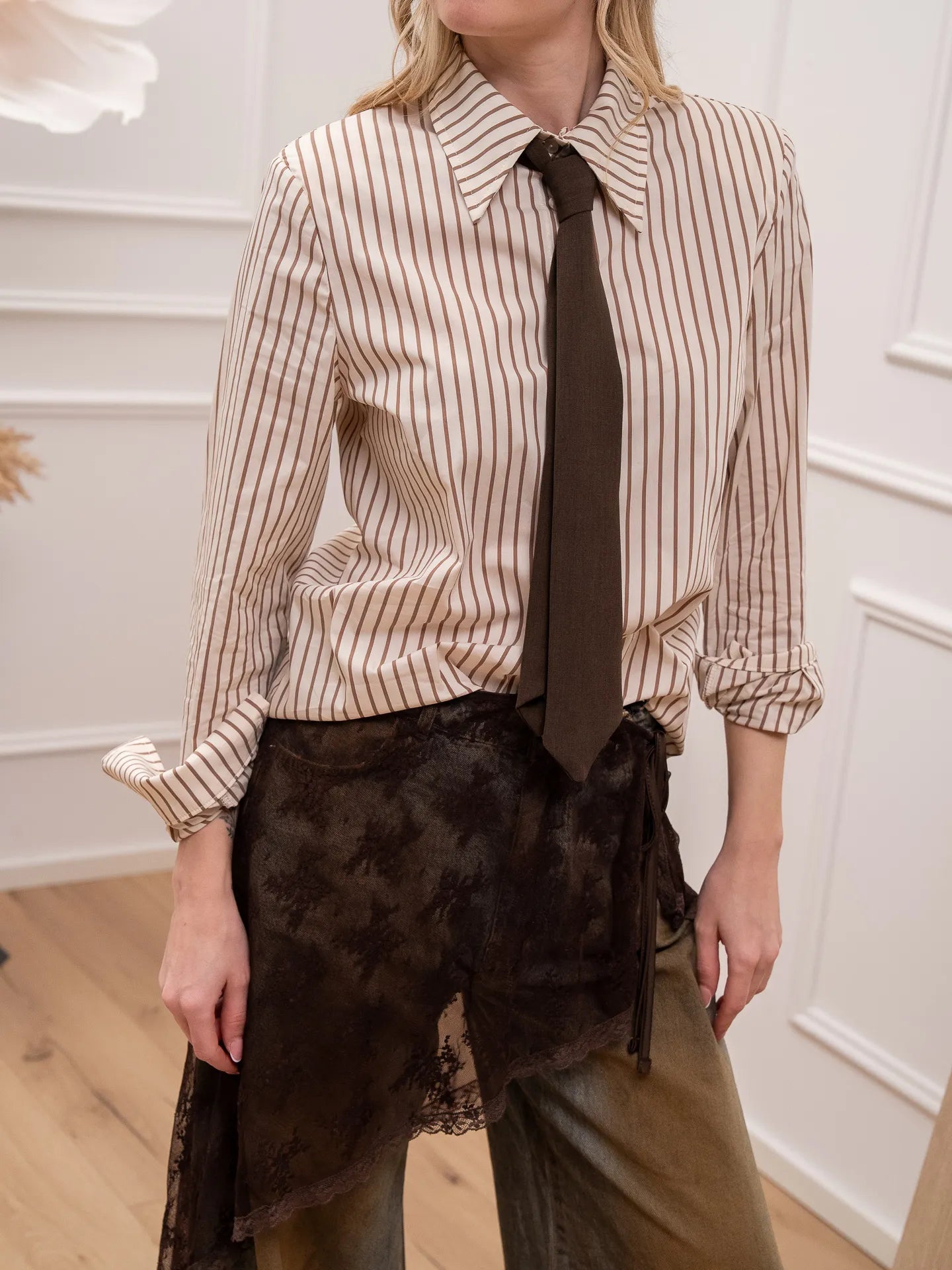 Camicia rigata burro e moka con cravatta - HaveOne