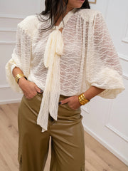 Blusa in pizzo burro con fiocco - HaveOne