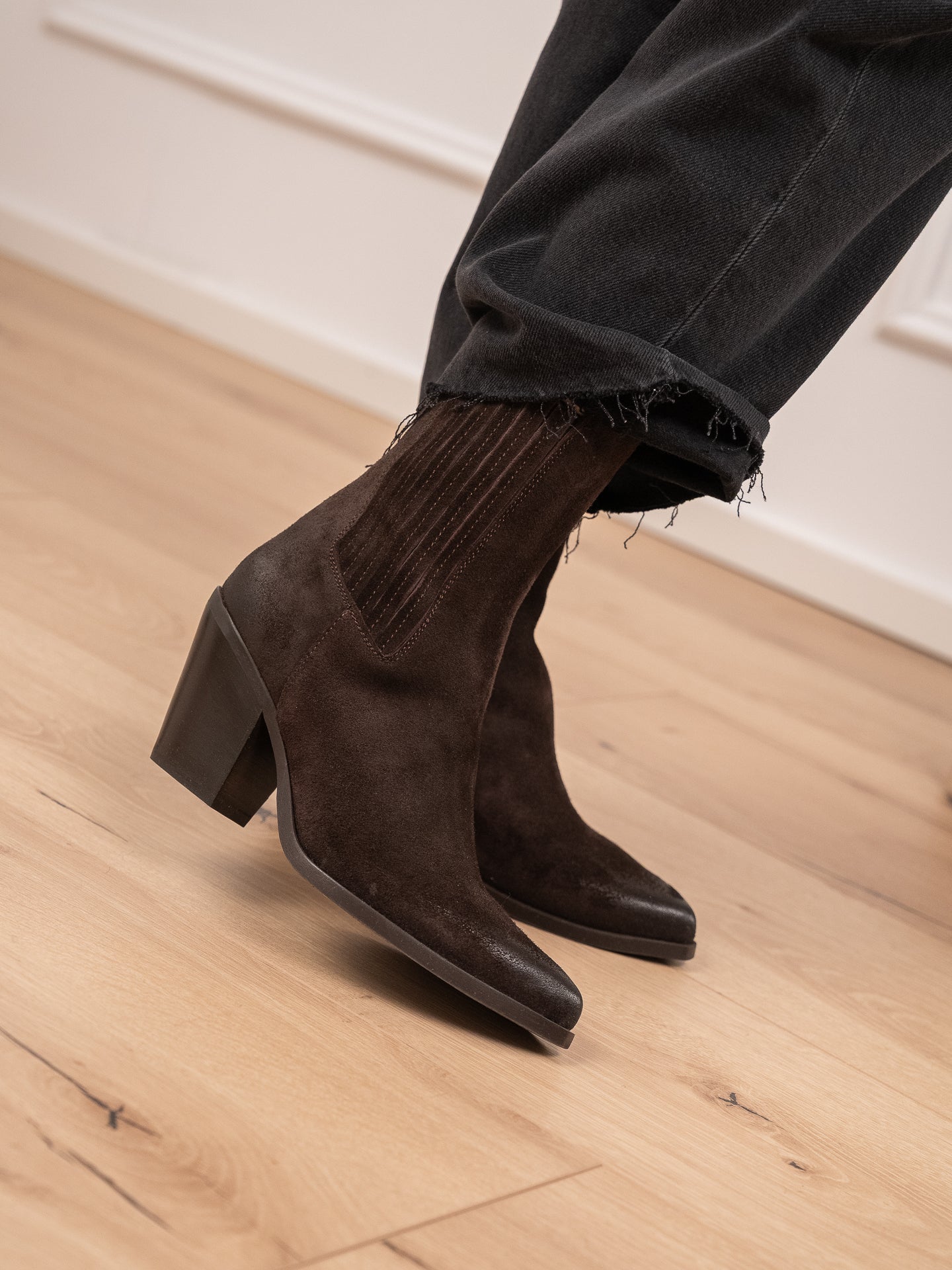 Texano Chelsea in crosta moro con tacco - Divine Follie