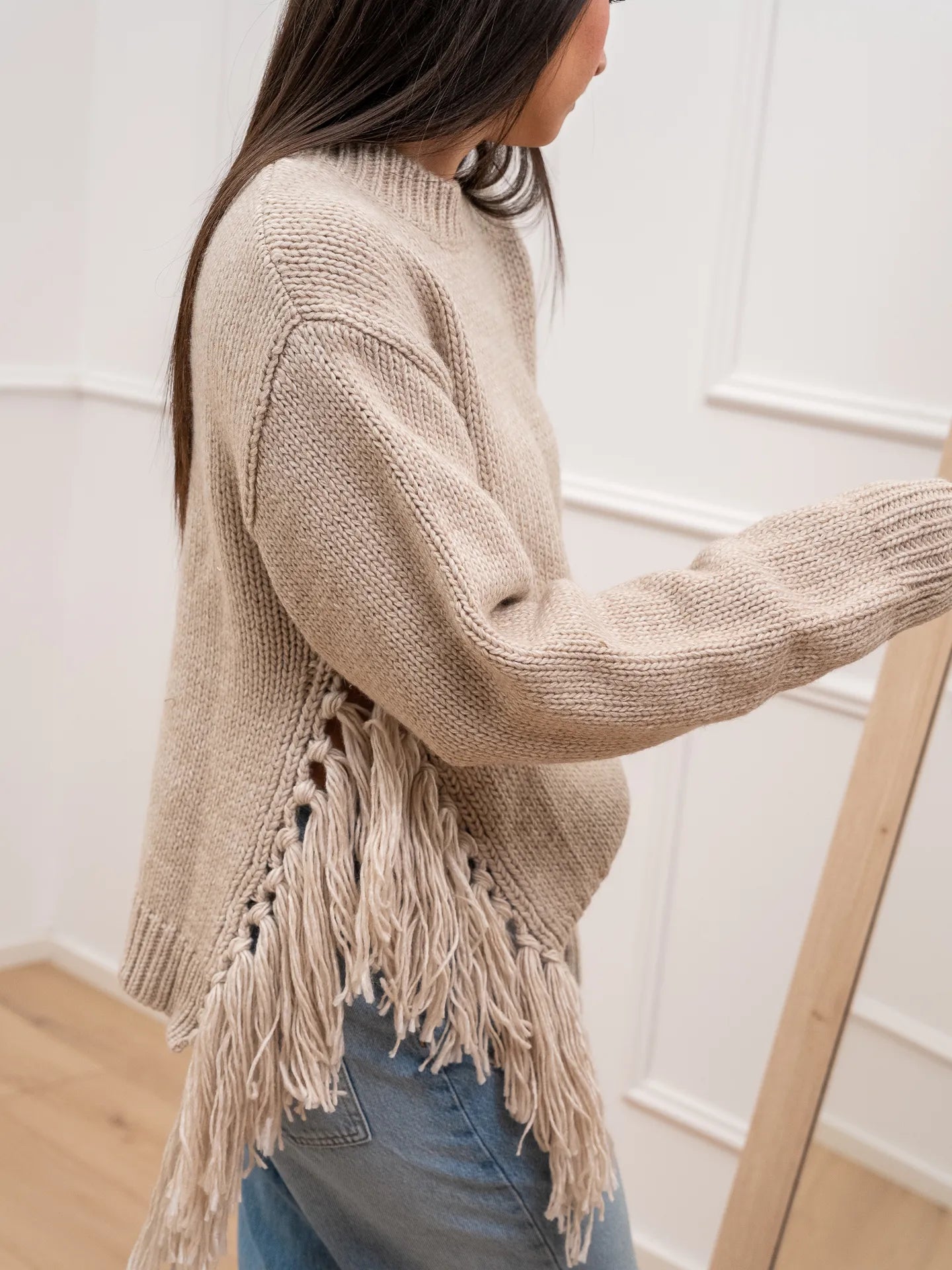 Maglione taupe con spacchi laterali e frange - Glamorous