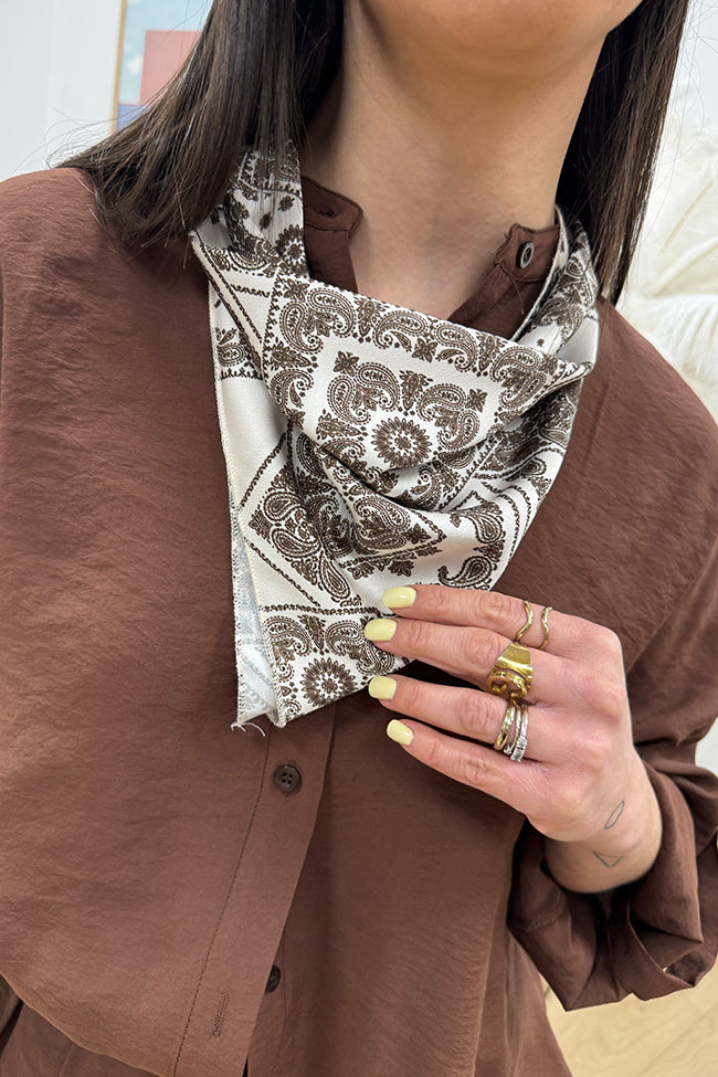 Camicia cioccolato con foulard - HaveOne