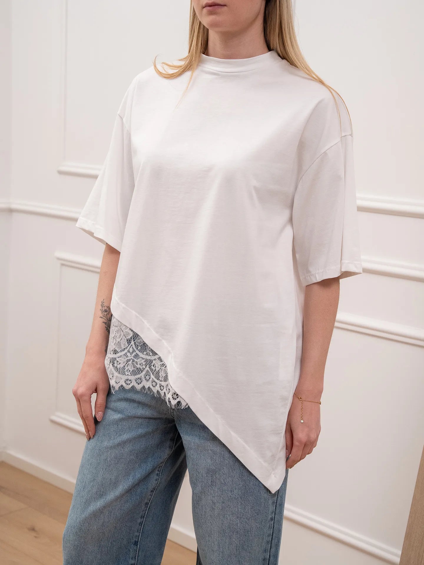 T shirt panna taglio asimmetrico con pizzo - Dixie