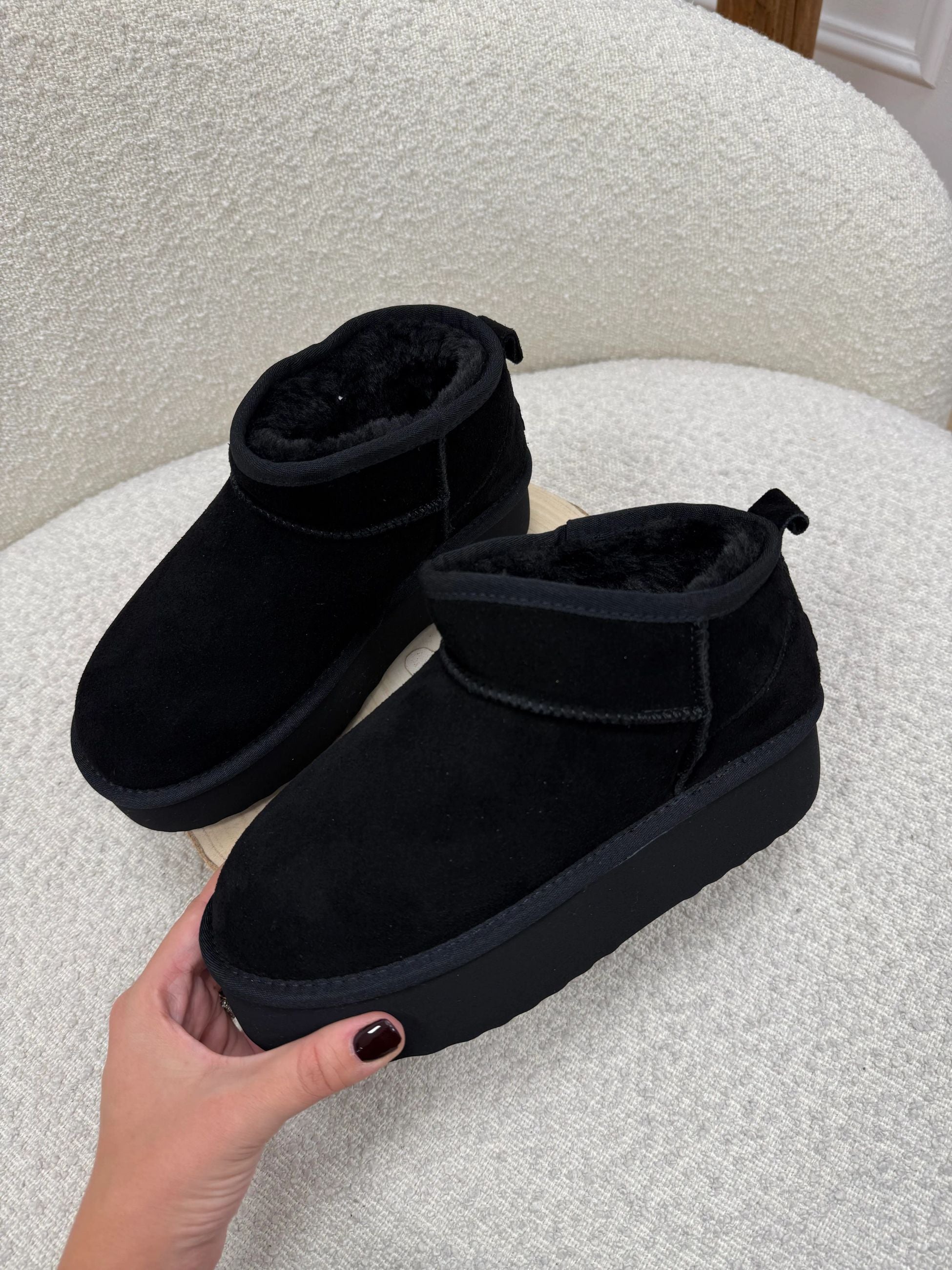 Stivaletto mini platform nero - Ovyè