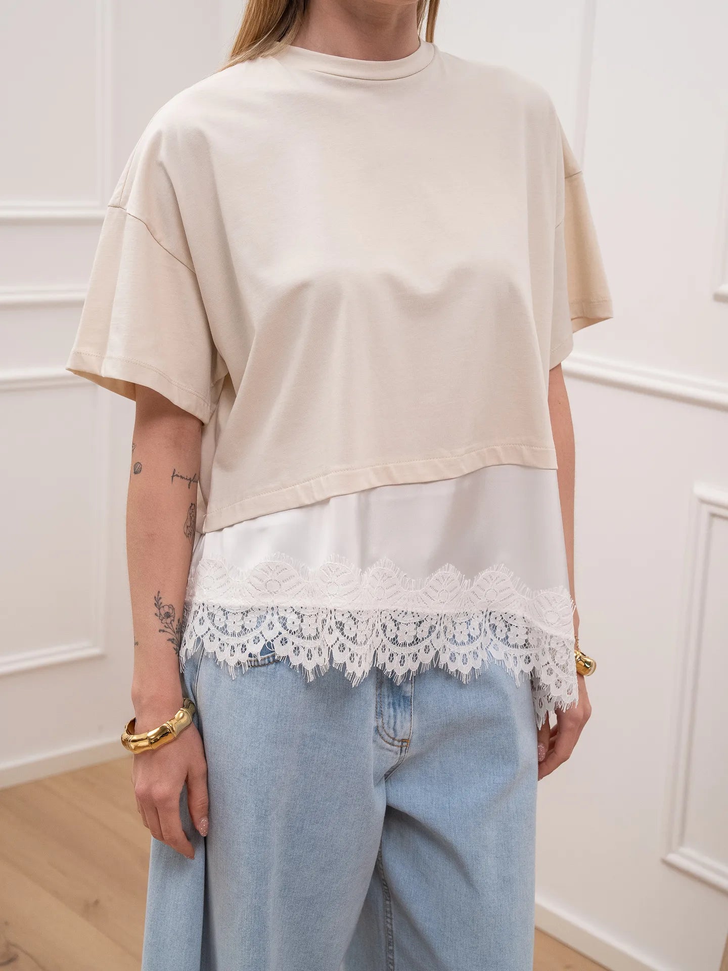 T shirt burro con satin e pizzo sul fondo - Dixie