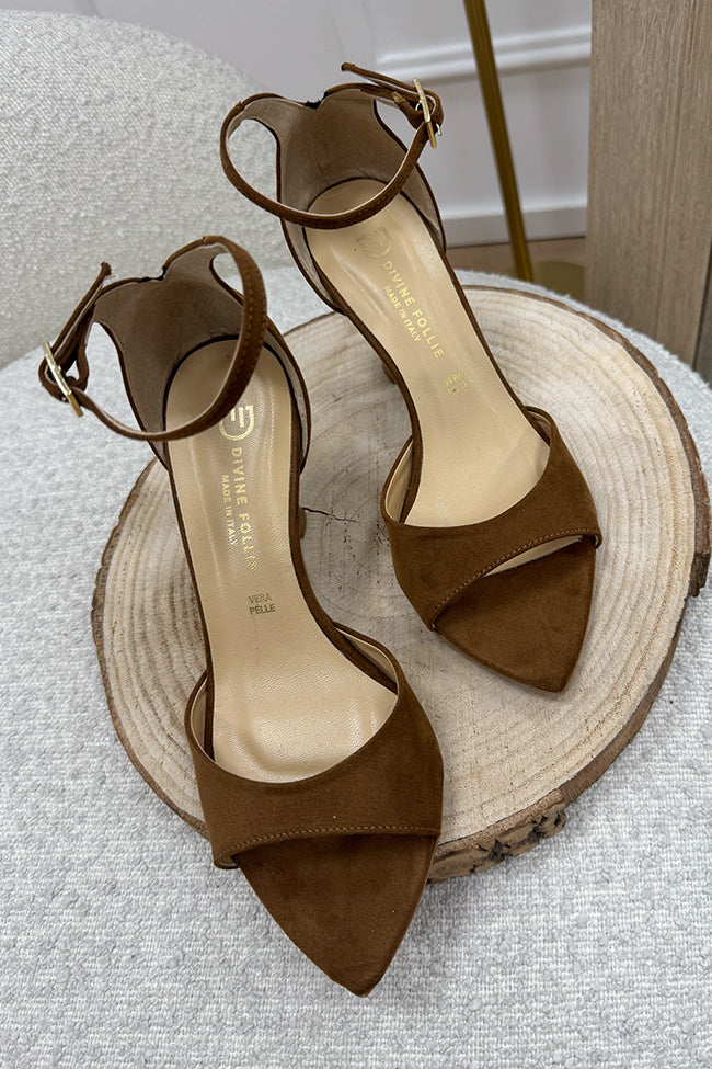 Sandali Selene scamosciata cuoio - Divine Follie