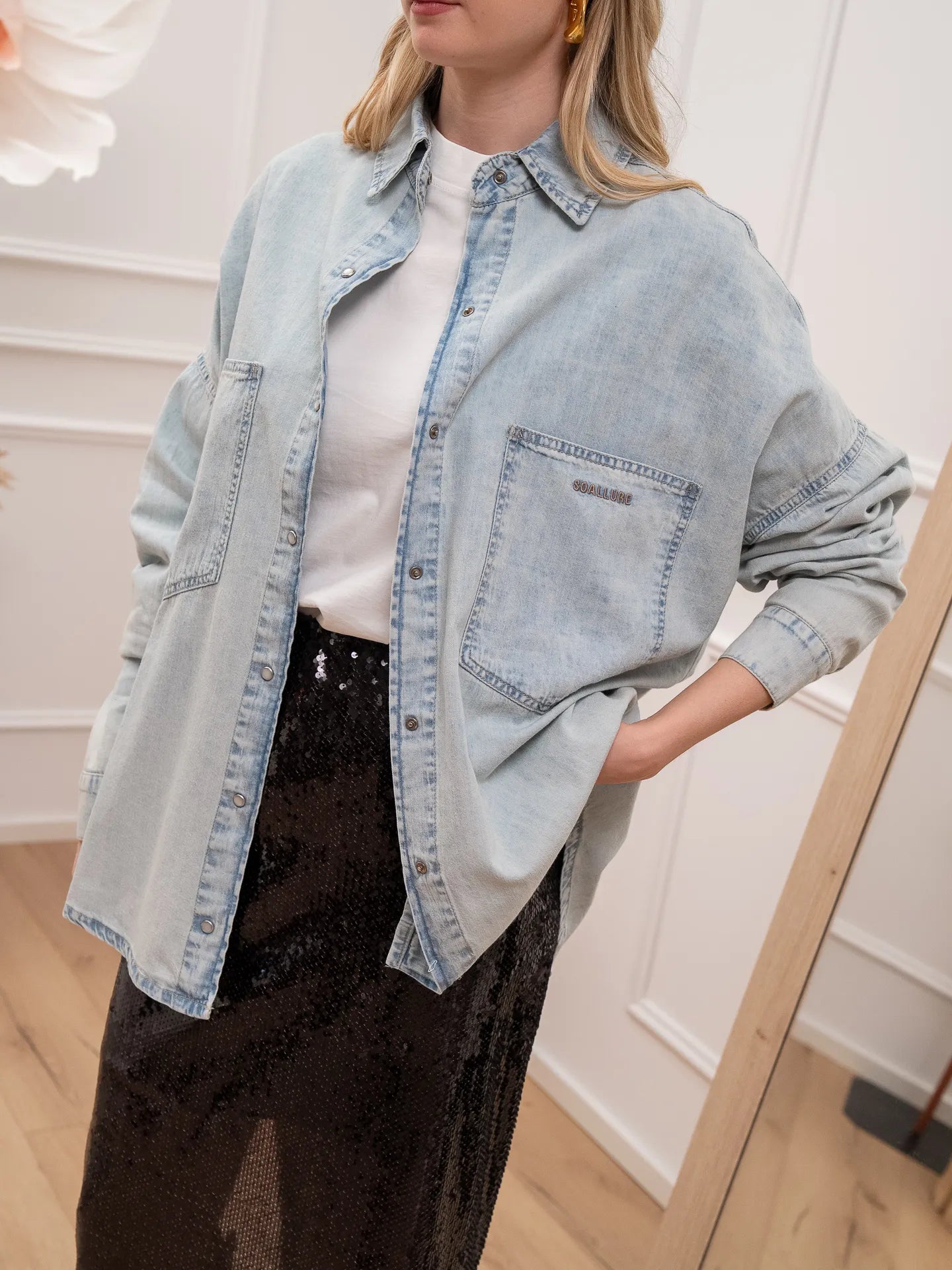 Camicia over in denim con tasche e ricamo logo - SoAllure