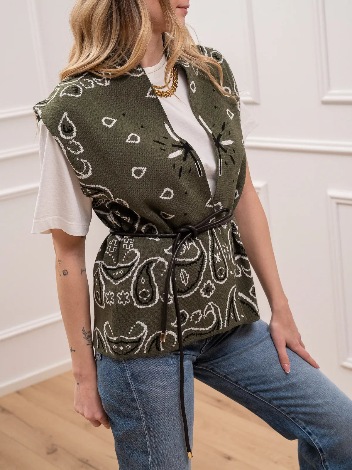 Gilet jacquard kaki con cinturina - Kontatto