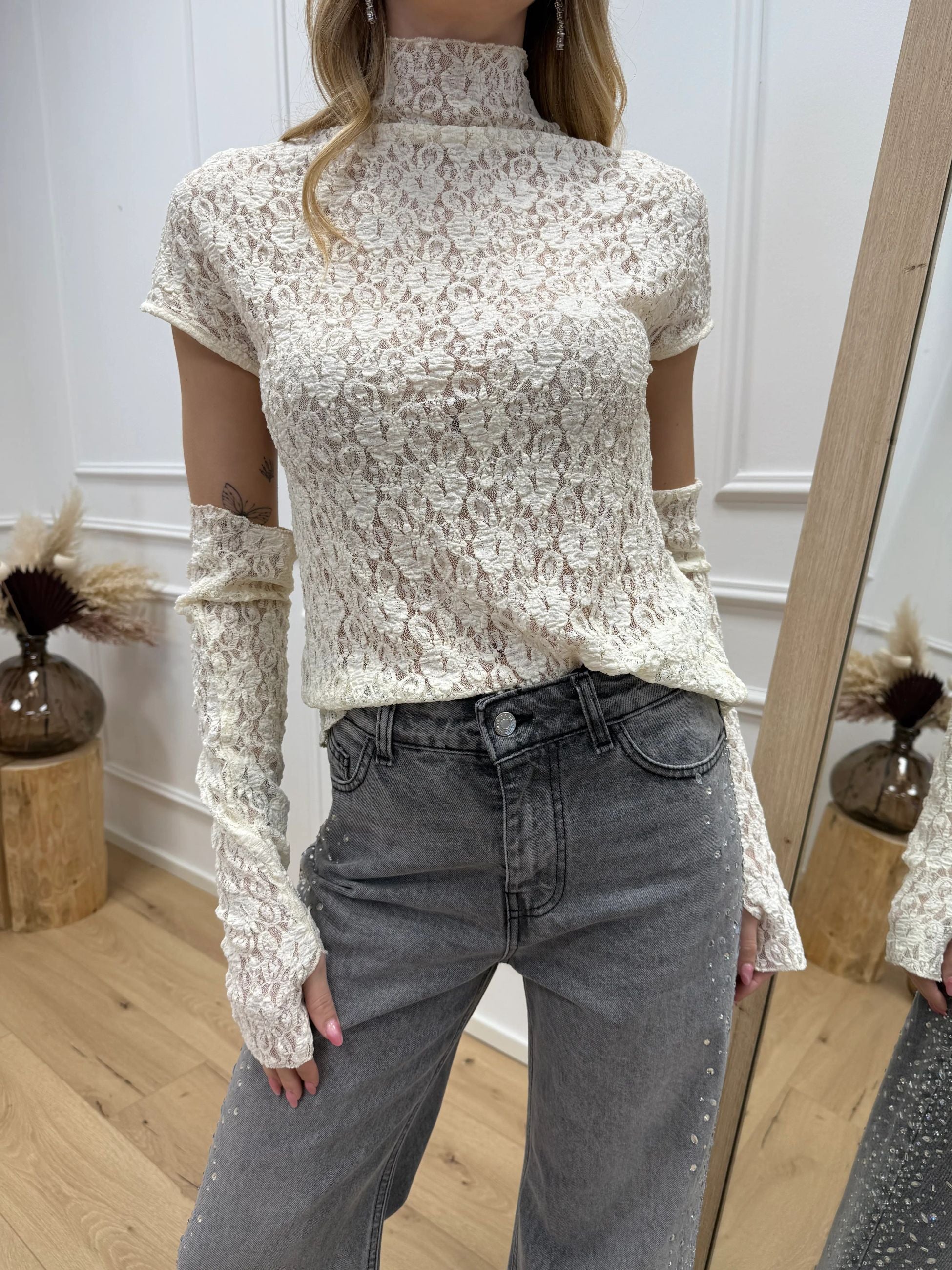 Maglia collo cratere in pizzo panna con manicotti - HaveOne