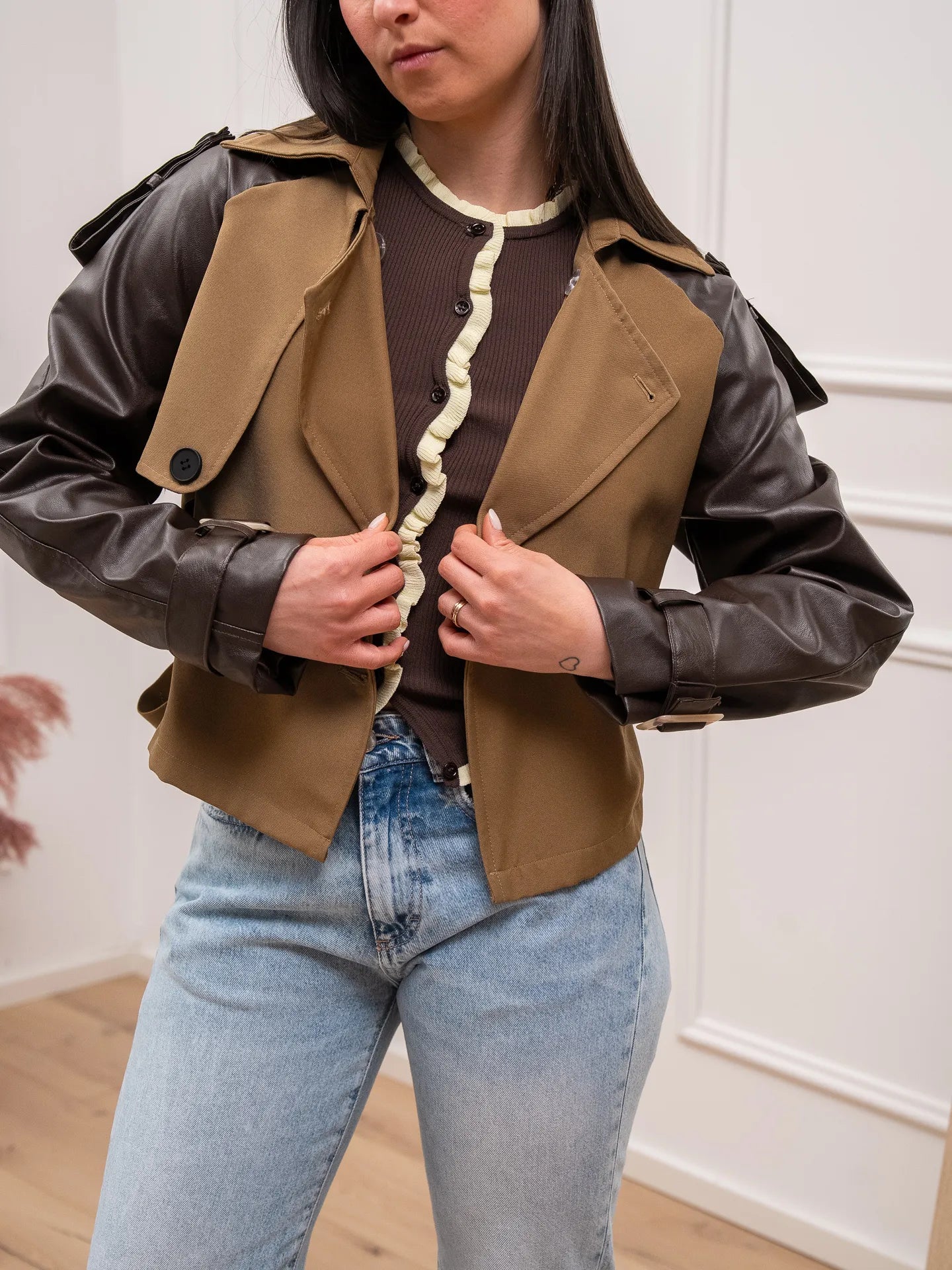 Trench crop kaki in misto ecopelle moro - Philia Loft