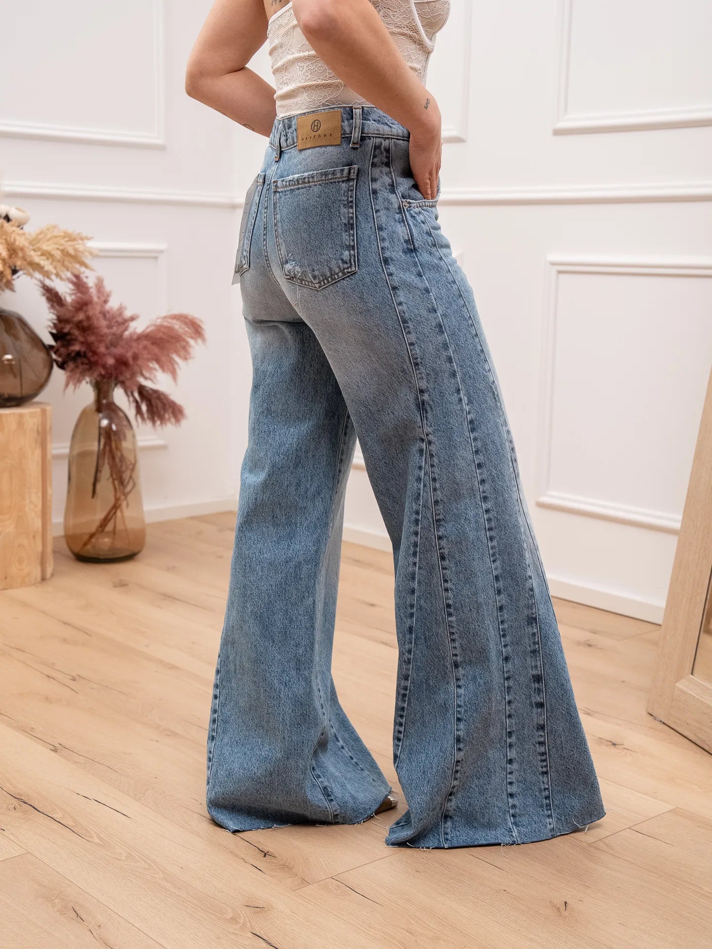 Jeans Julia a zampa con spicchio laterale - HaveOne