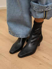 Stivaletto calzino nero tacco 5 - Divine Follie