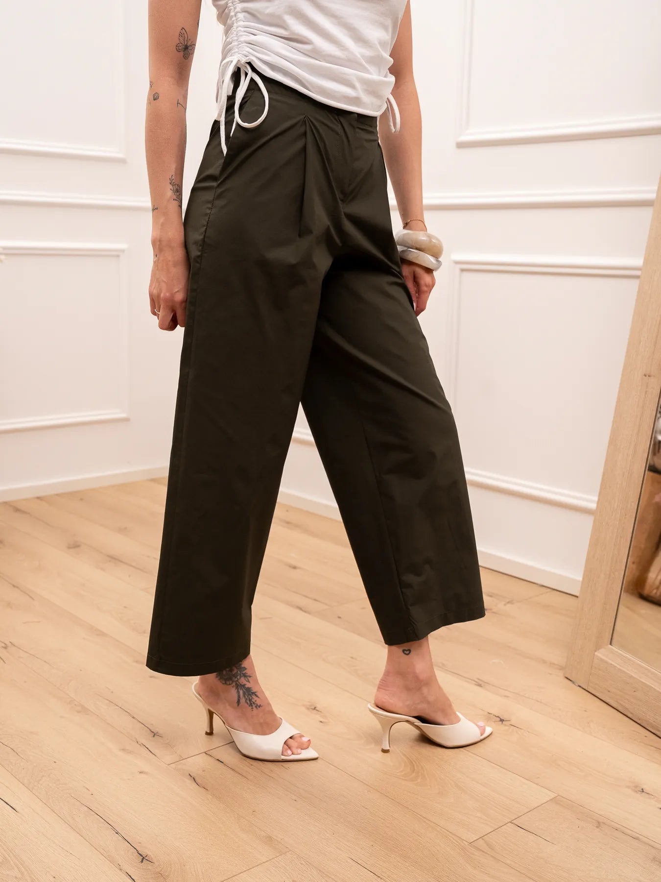 Pantaloni basic militare carrot fit in cotone - Tensione In