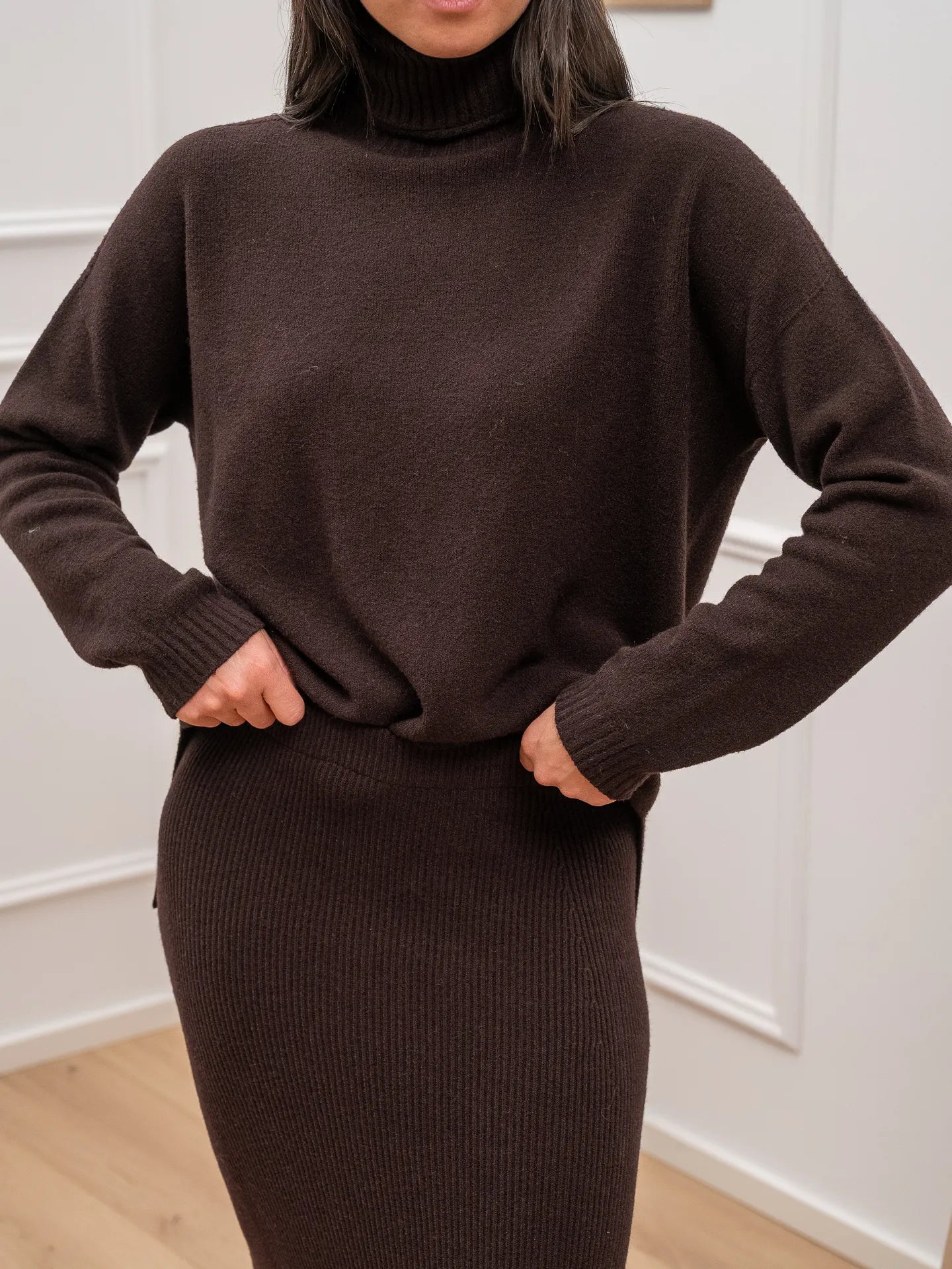 Maglia dolcevita moro spacchi sul fondo - Kontatto