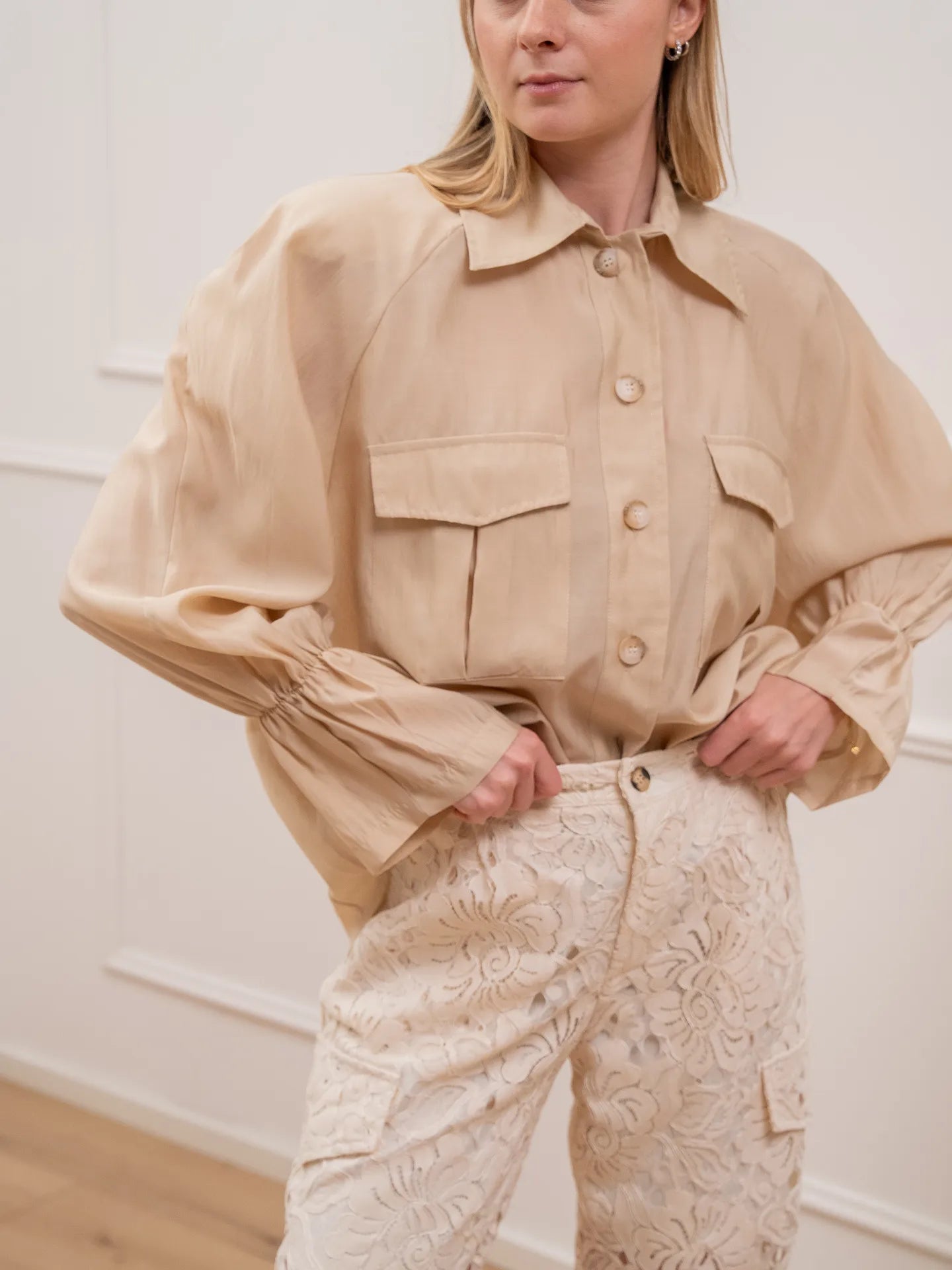 Camicia mastice spalline imbottite e polsino volant - HaveOne