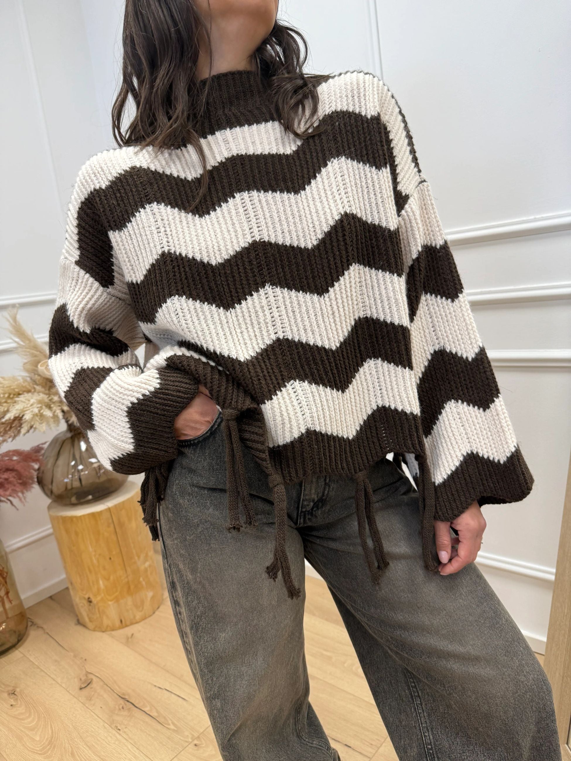 Maglia dolcevita rigata moro e panna con frange - HaveOne