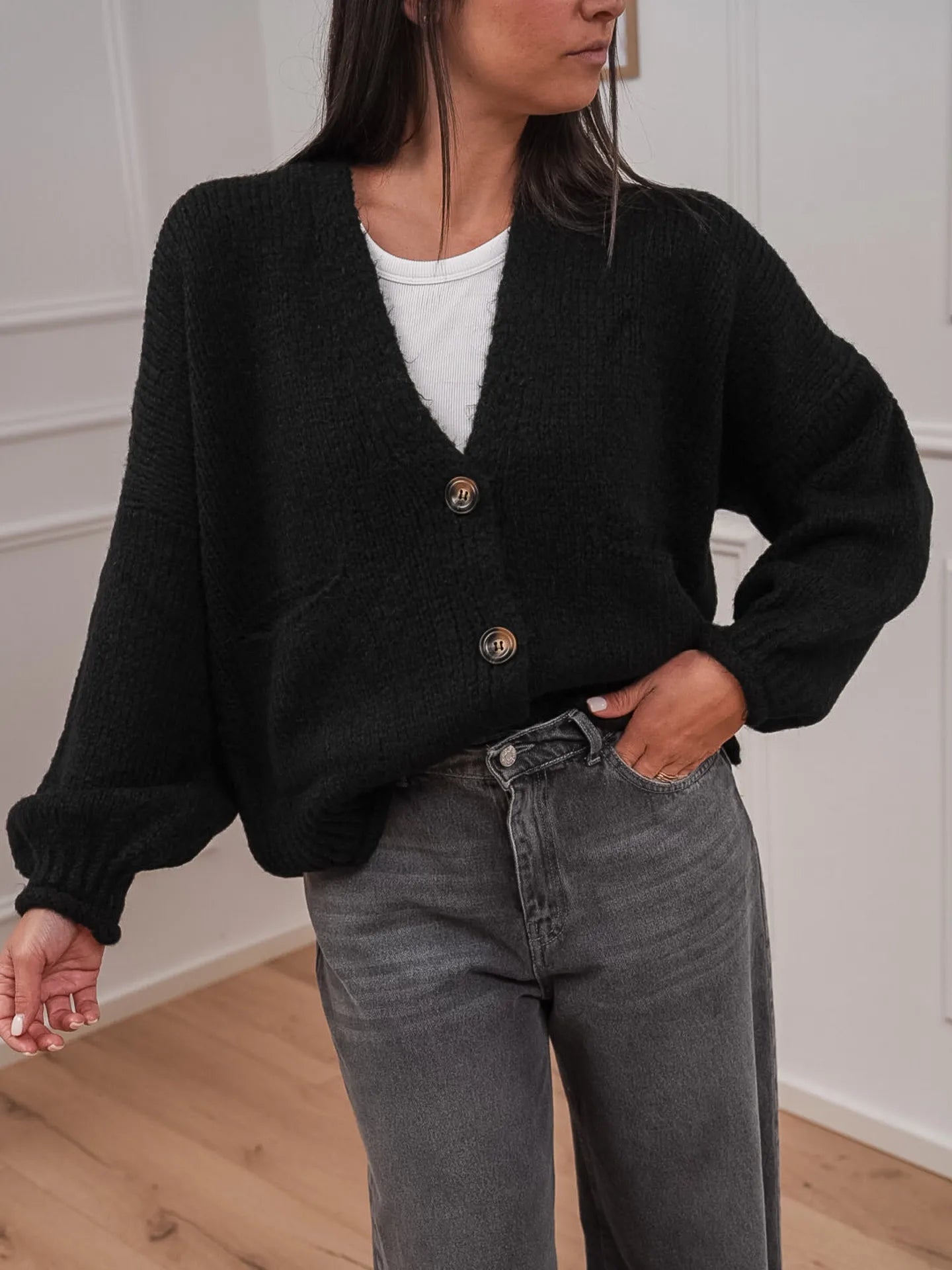 Cardigan nero a tre bottoni con taschine - HaveOne