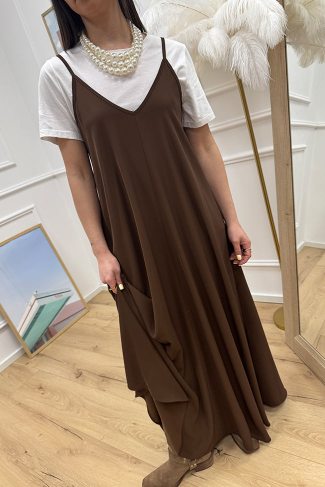 Vestito t shirt cioccolato con collana perle - Tensione In