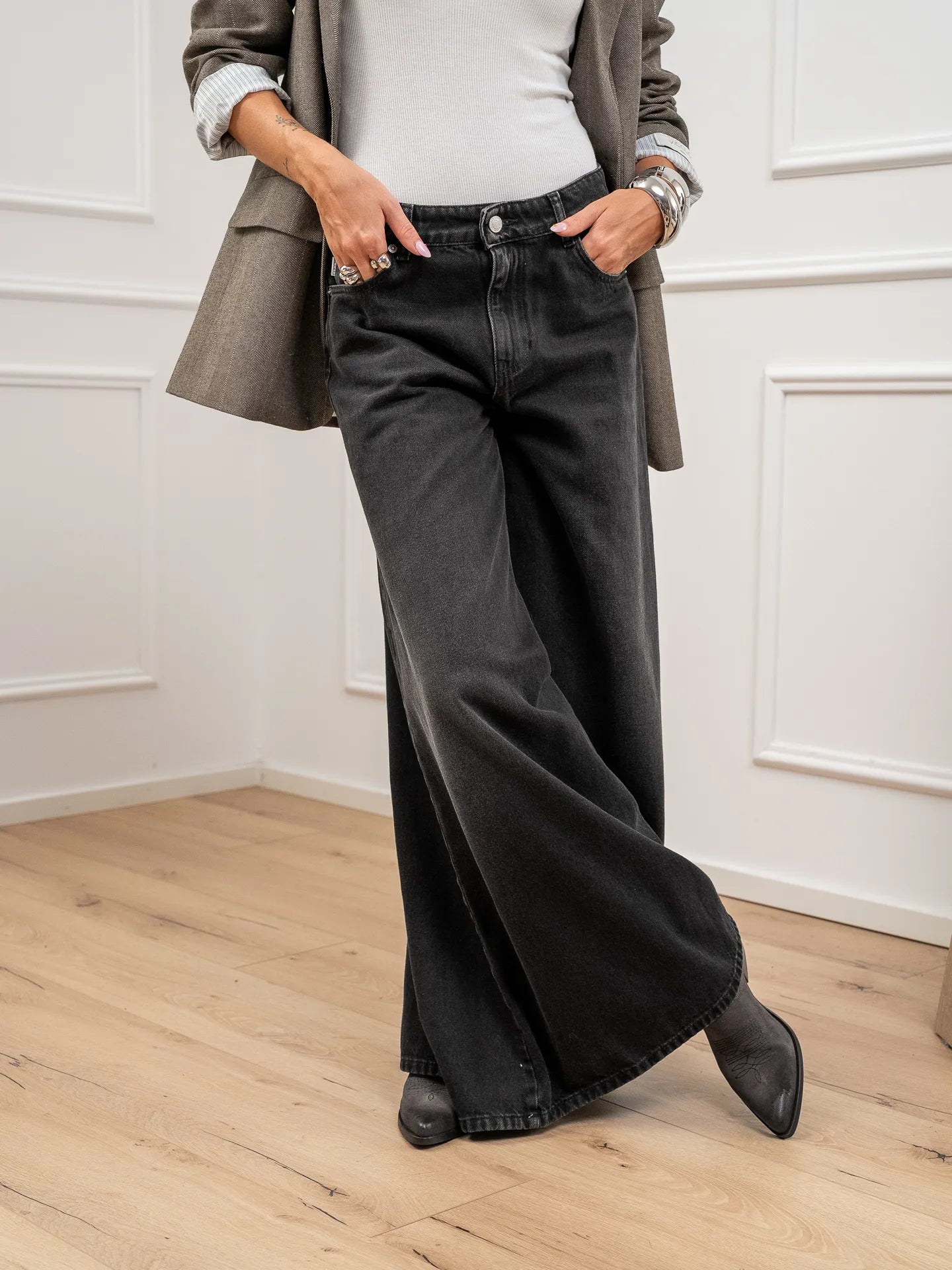 Jeans Lucy scampanato nero - Vicolo