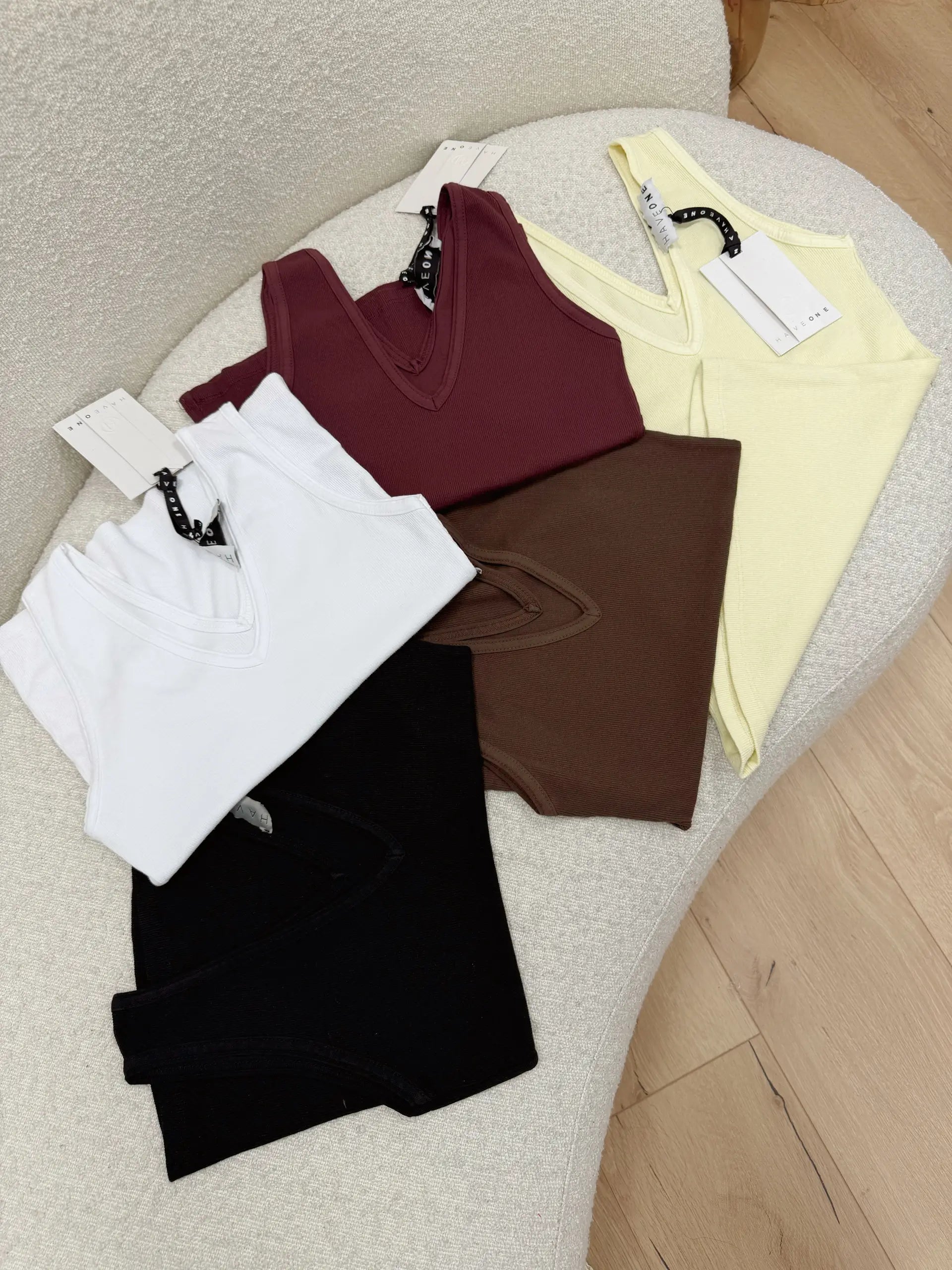 Canotta scollo a v giallo basic - HaveOne