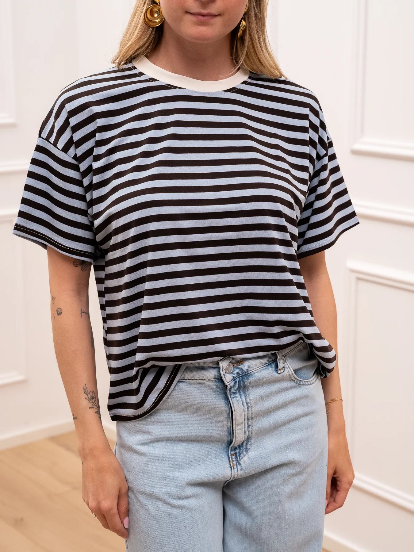 T shirt rigata celeste e moro con colletto burro - HaveOne