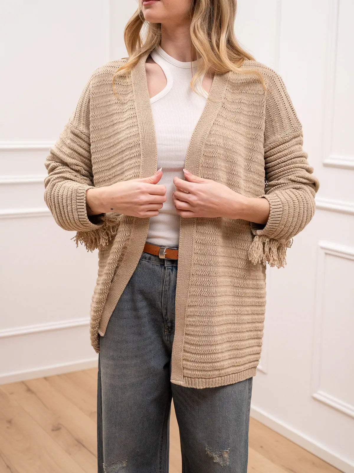 Cardigan beige con frange e cintura in corda - Kontatto