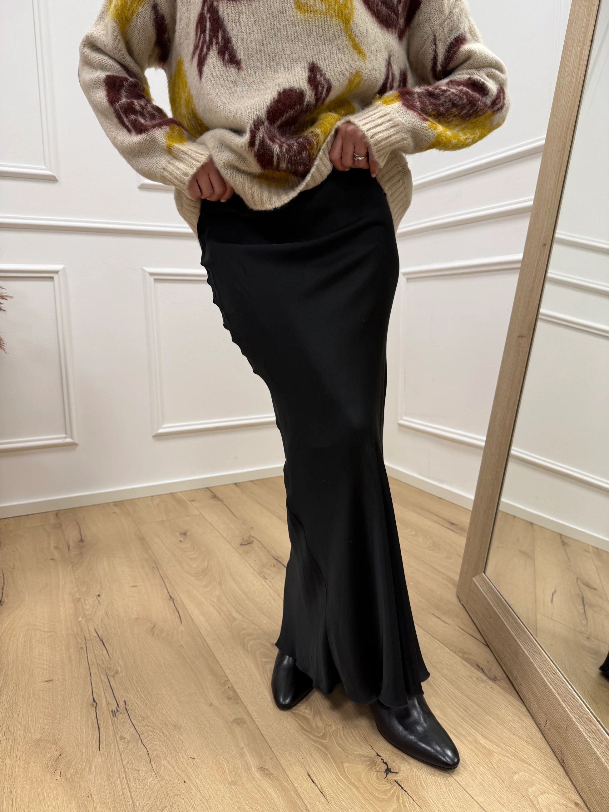 Gonna slim nera svasata sul fondo - HaveOne