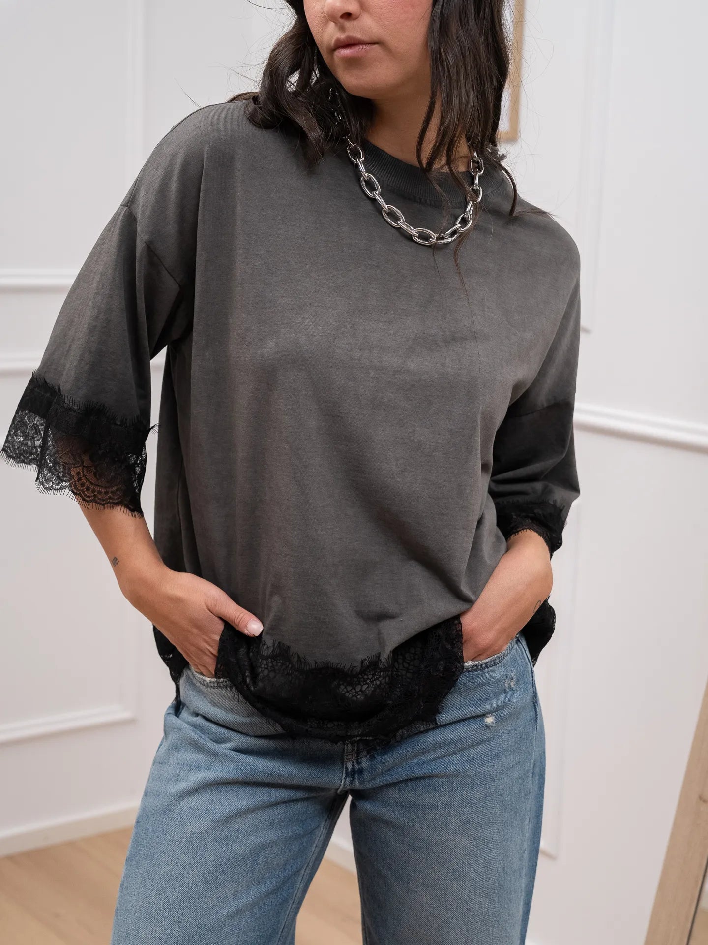 T shirt grigia finiture in pizzo nero - HaveOne