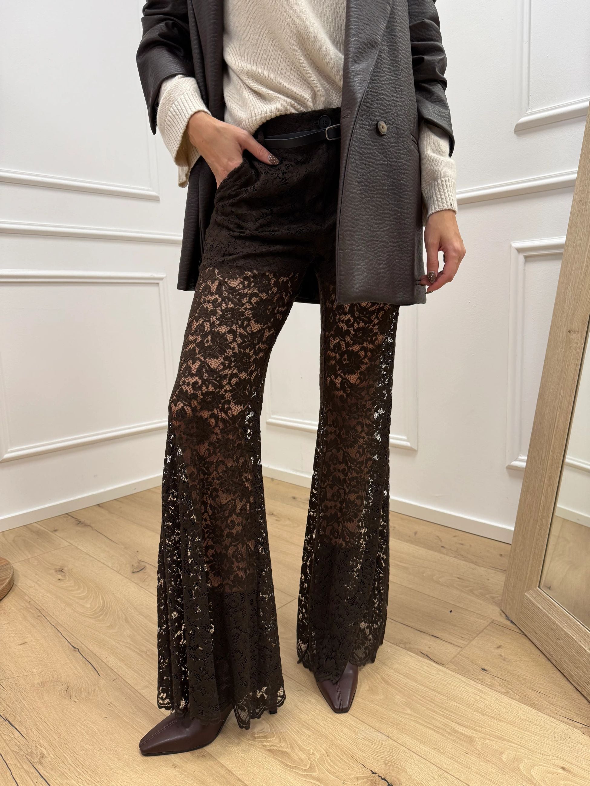 Pantaloni in pizzo cioccolato a zampa - Philia Loft