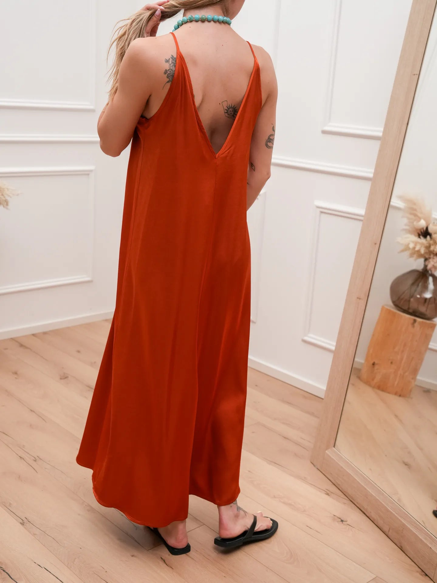 Vestito lungo in satin arancio scollo a v sul retro - HaveOne