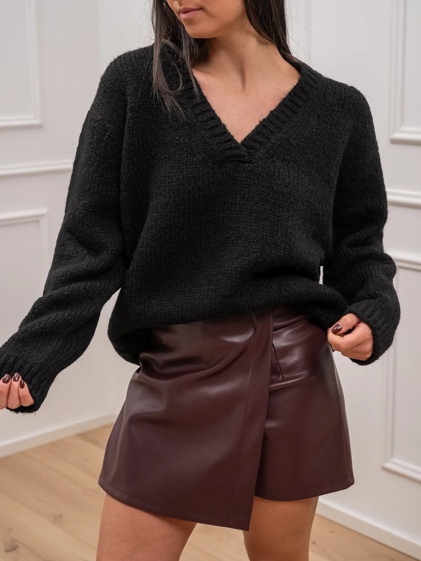 Maglia nera scollo a v - Vicolo