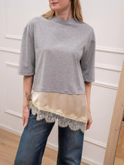 T shirt Nancy grigia con inserto di pizzo - Tensione In