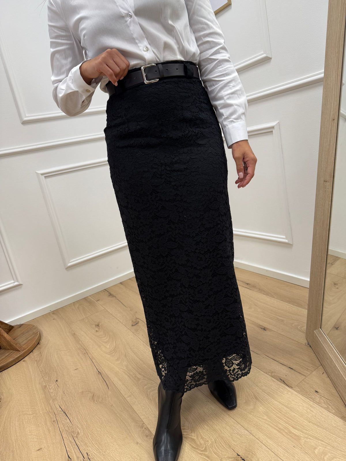 Gonna in pizzo nera con cintura - HaveOne