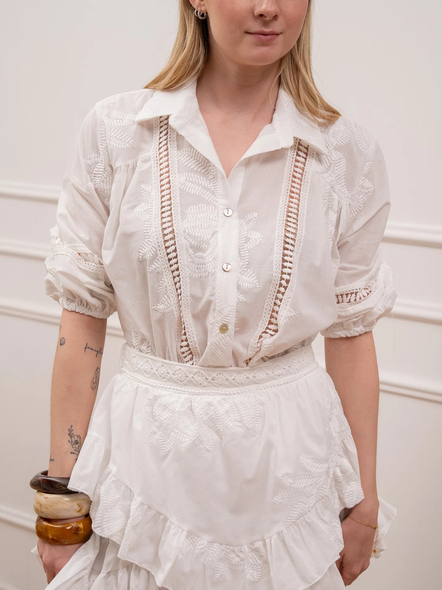 Camicia ricamata bianca con manica 3/4 - HaveOne