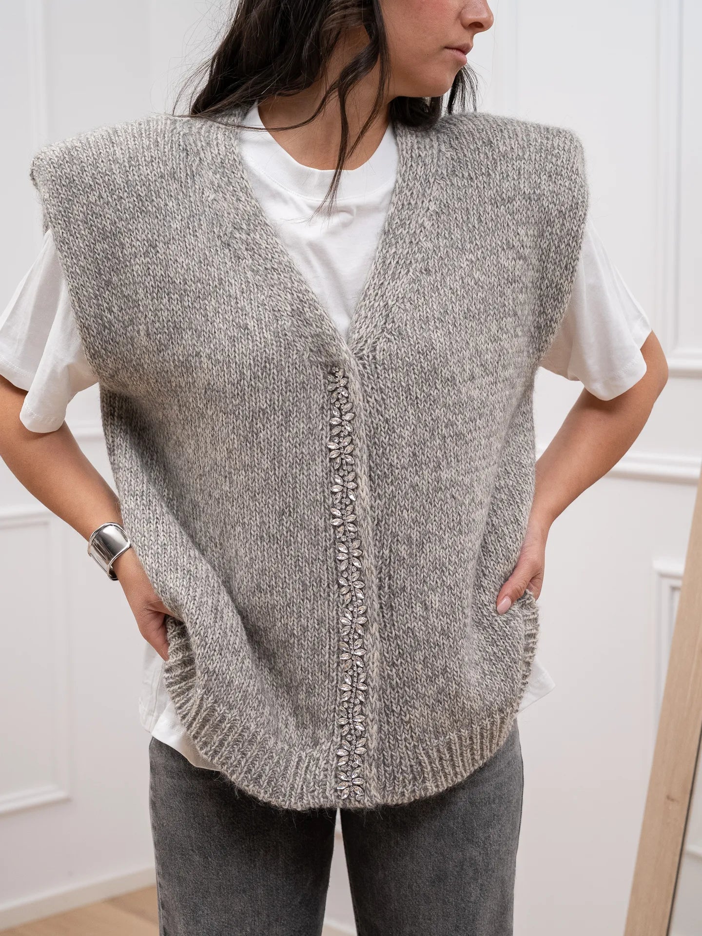 Gilet Moulinè grigio e bianco con strass - HaveOne