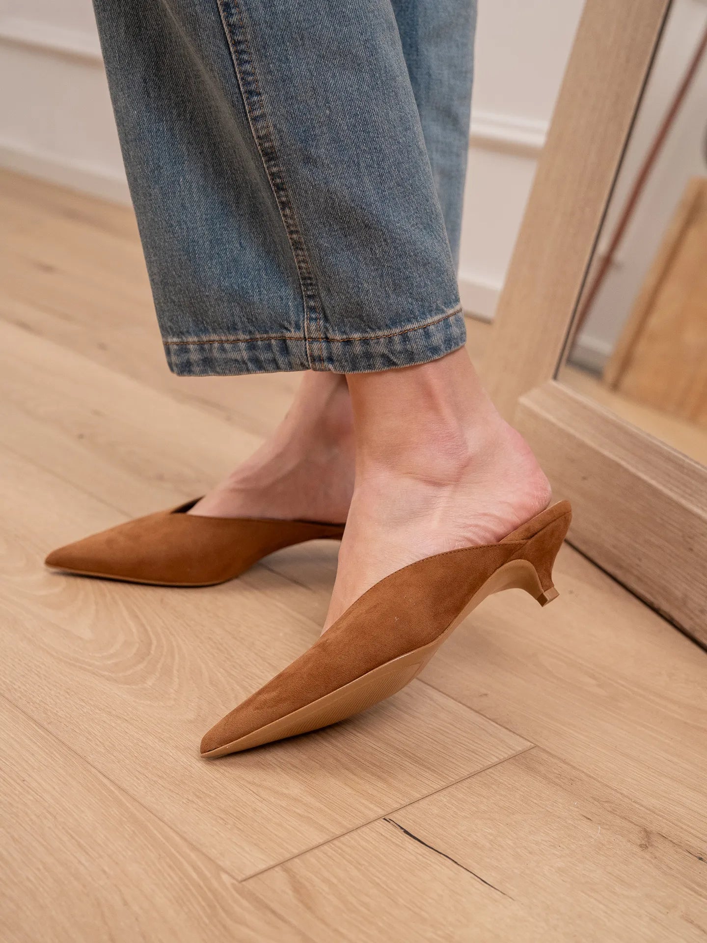 Sabot cuoio a punta tacco basso - Divine Follie