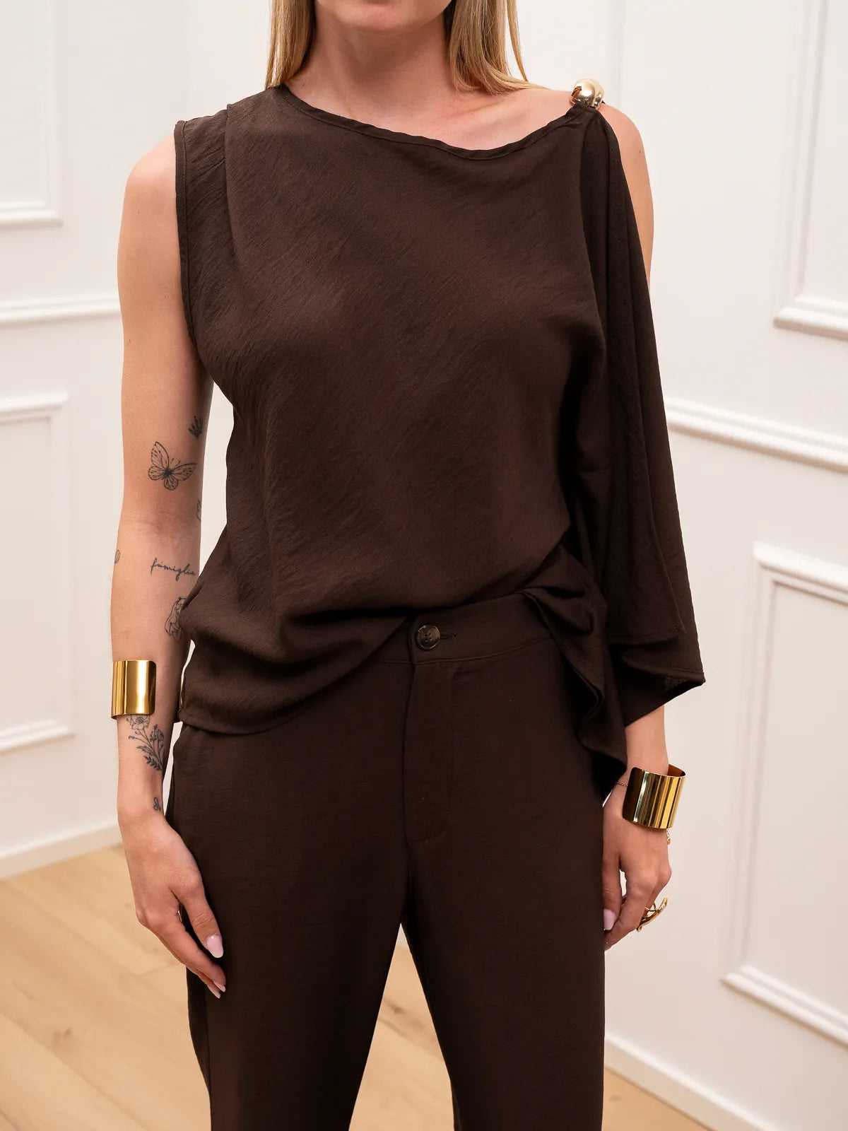 Blusa Madrid moka con dettaglio dorato - HaveOne