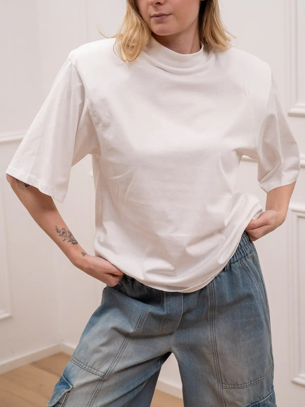 Tshirt bianca maxi spalla imbottita - Vicolo