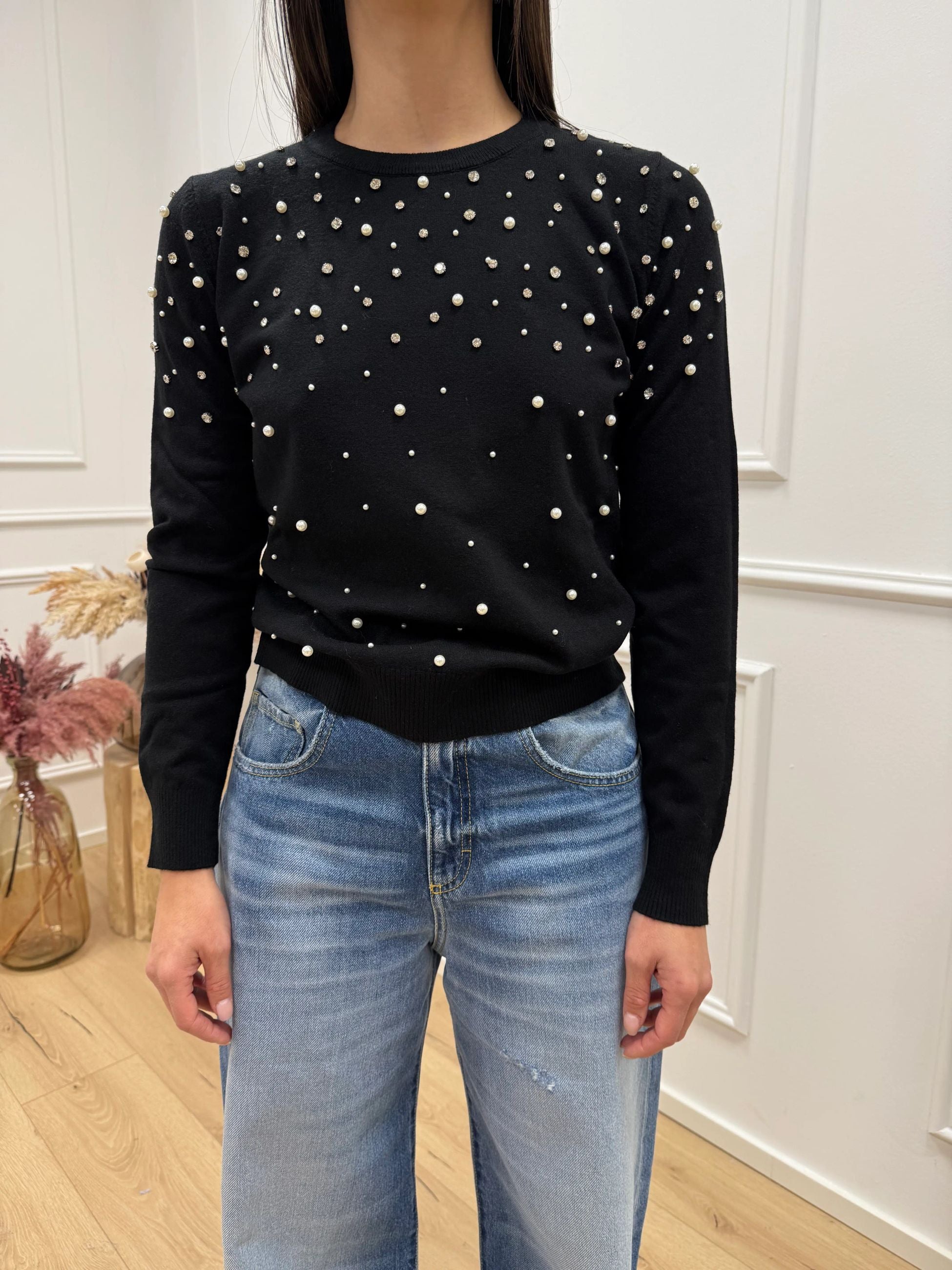 Maglia girocollo nera con perle e strass - You Decide