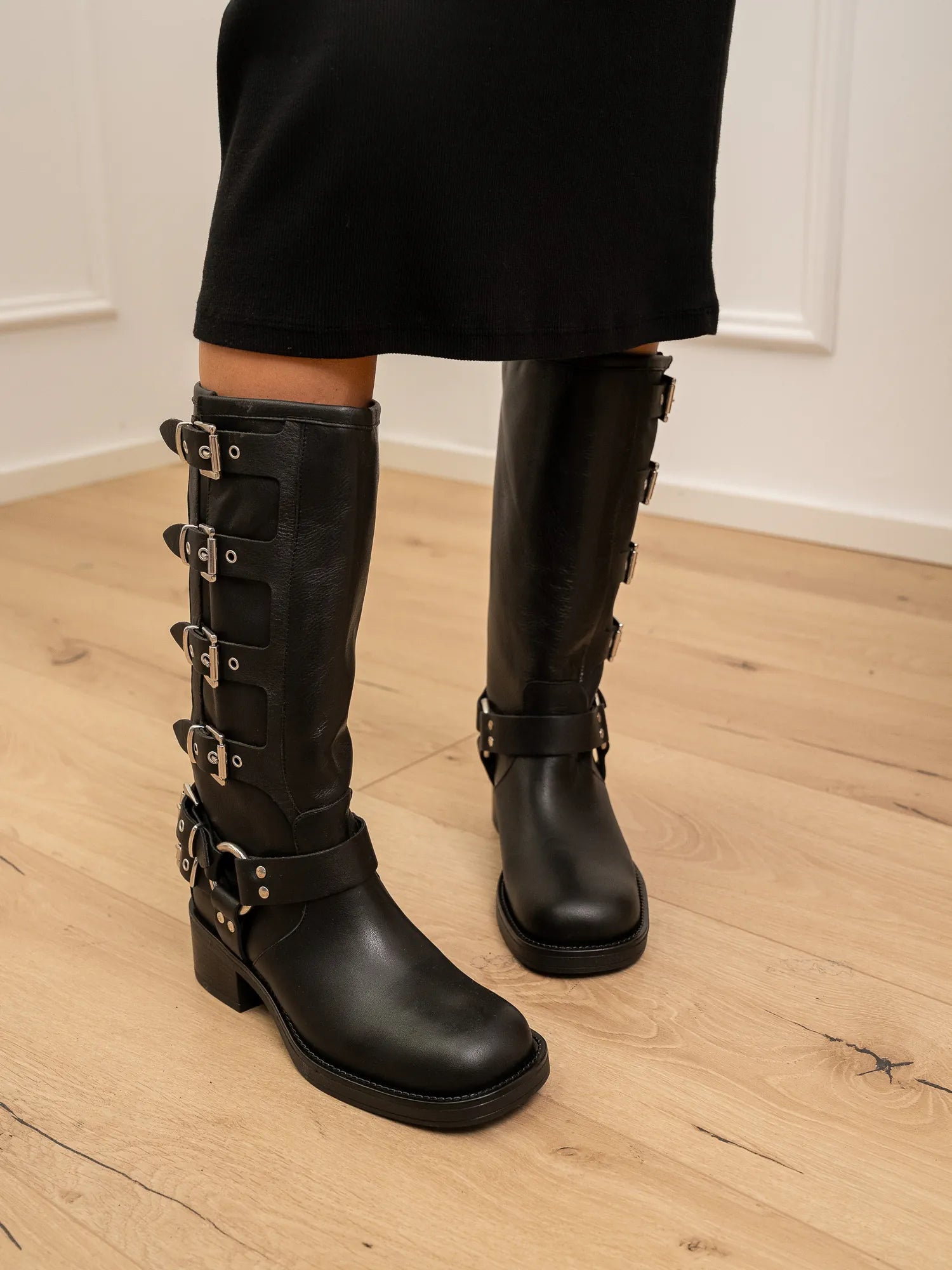 Stivale biker multi fibbie in pelle nero - Ovyè