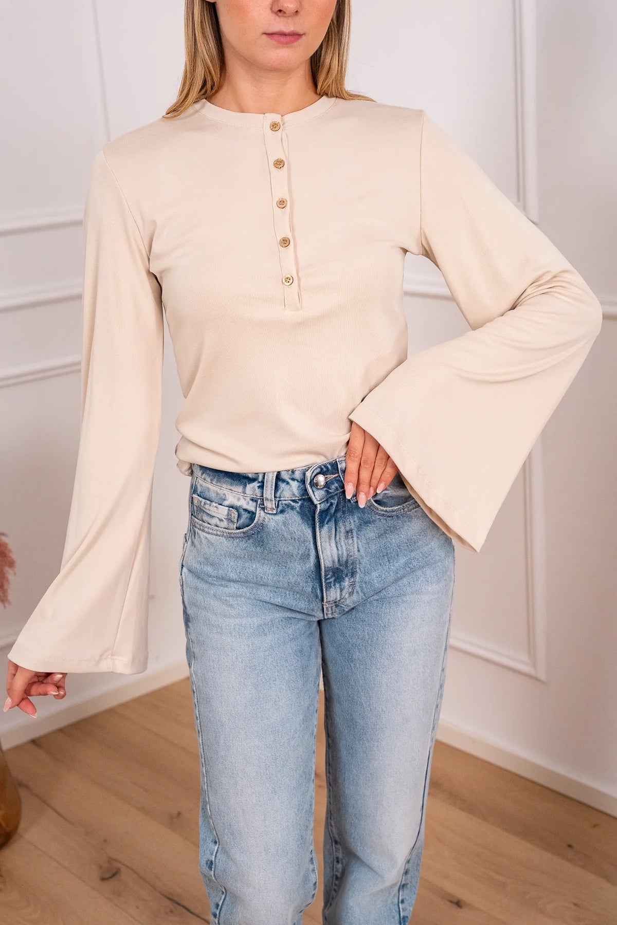 Maglia serafino con manica scampanata - HaveOne