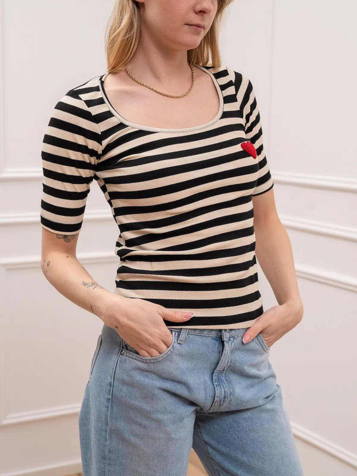 Tshirt rigata avorio e nero cuore bouclé - Vicolo