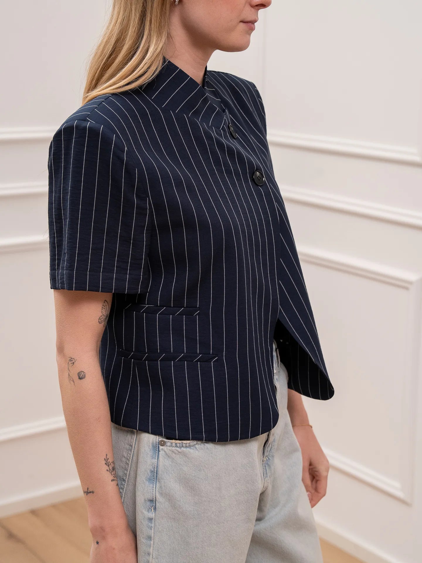 Giacca Iris crop rigata blu con doppio bottone - HaveOne