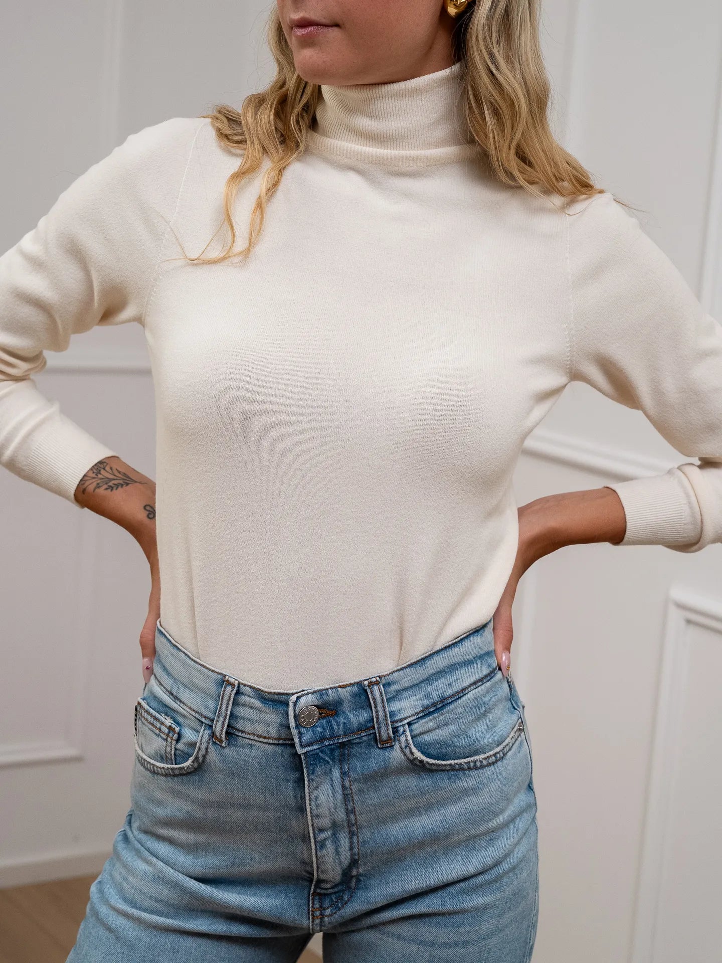 Dolcevita avorio basic in maglia rasata - Kontatto