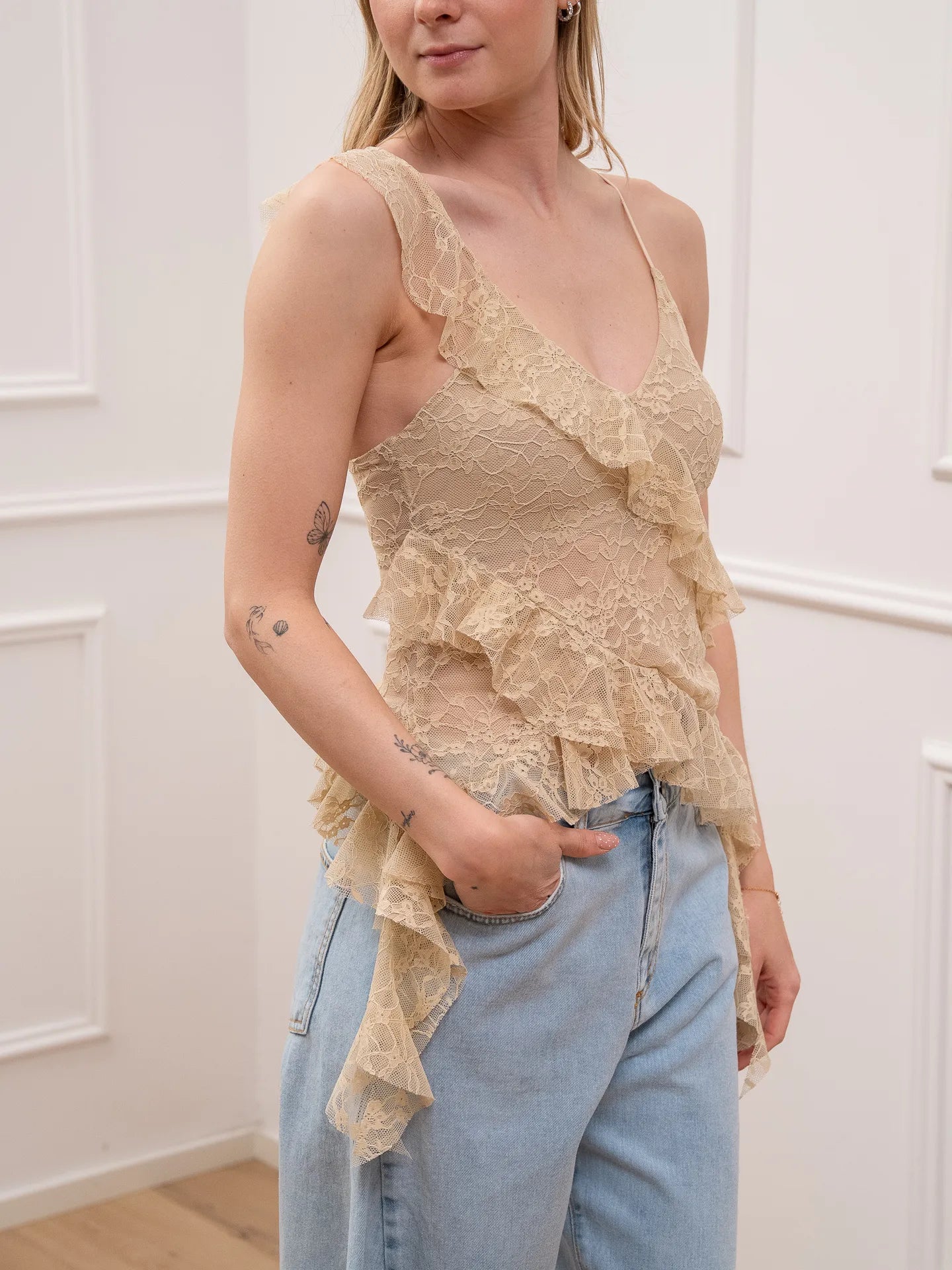 Top in pizzo beige con rouches - HaveOne