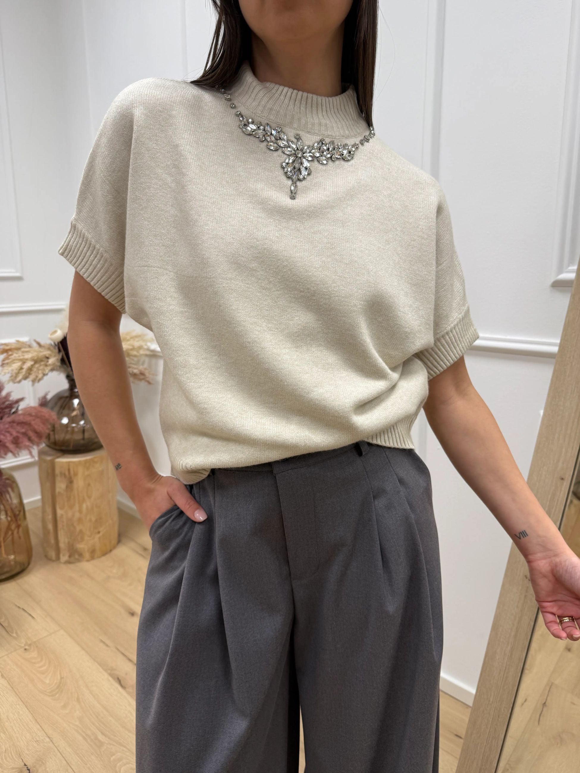 Maglia mezza manica beige con cabochon girocollo - You Decide