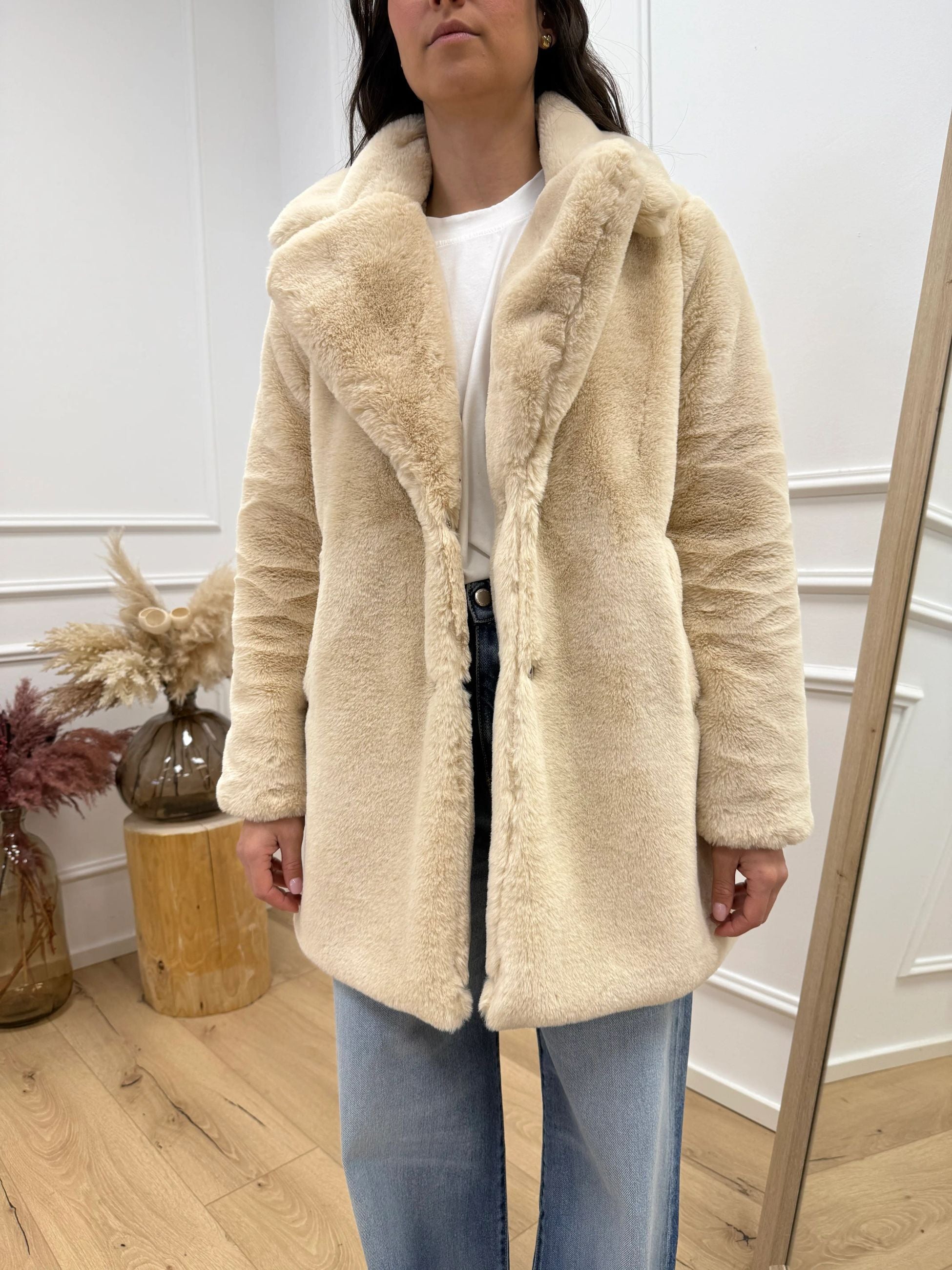 Cappotto pelliccia beige maxi collo revers - HaveOne