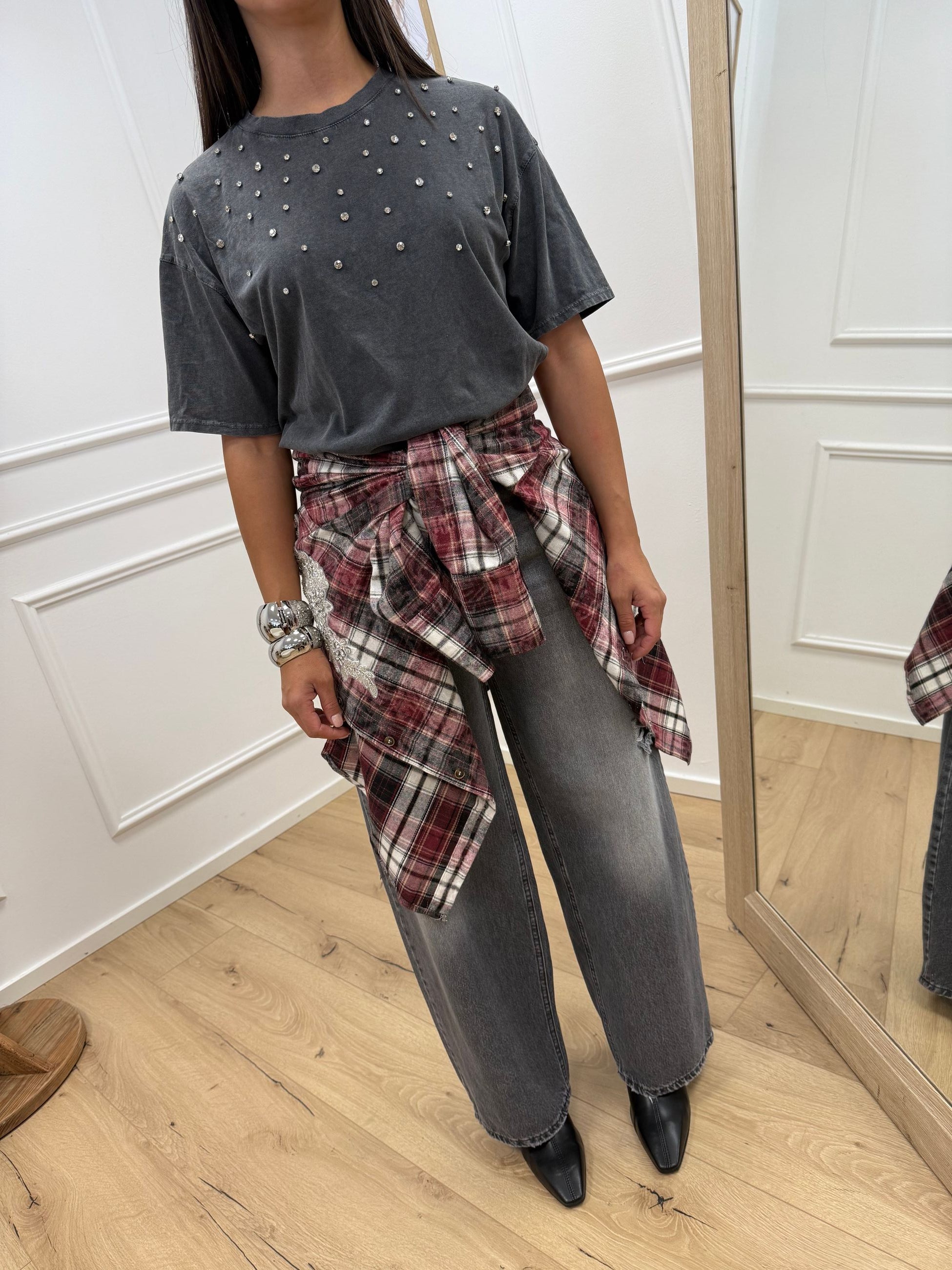 T shirt grigia slavata con strass - HaveOne