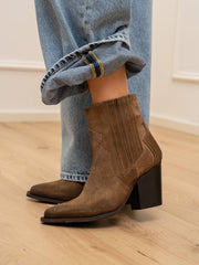 Tronchetto texano scamosciato taupe - Divine Follie